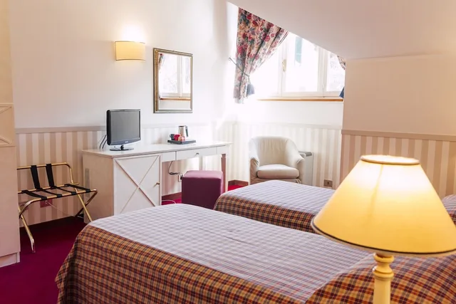 غرفة كلاسيكية ثلاثية بسرير مزدوج وسرير فردي، Hostellerie Du Golf 5/7