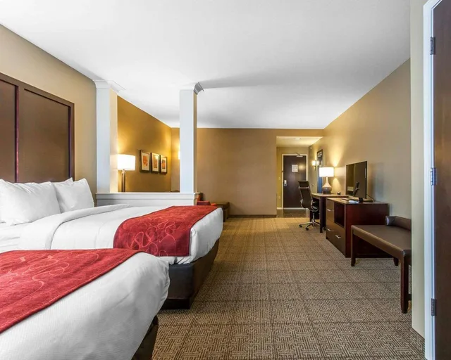 جناح بسريرين كوين، Comfort Suites Youngstown North 1/3