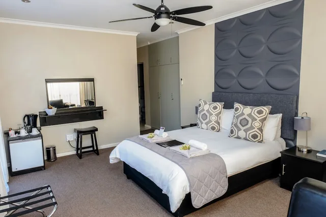 Comfort, Double Bed, Hill View، Plattekloof Premium Lodge 5/10