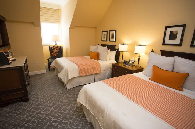 Deluxe, Single, 2 Queen Beds، The Atherton Hotel At OSU 1/4