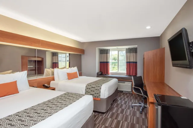 غرفة قياسية بسريرين كوين، Microtel Inn Suites By Wyndham Springfield 2/8