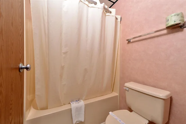 جناح بسرير كينج بحوض جاكوزي، Americas Best Value Inn Beardstown 3/3