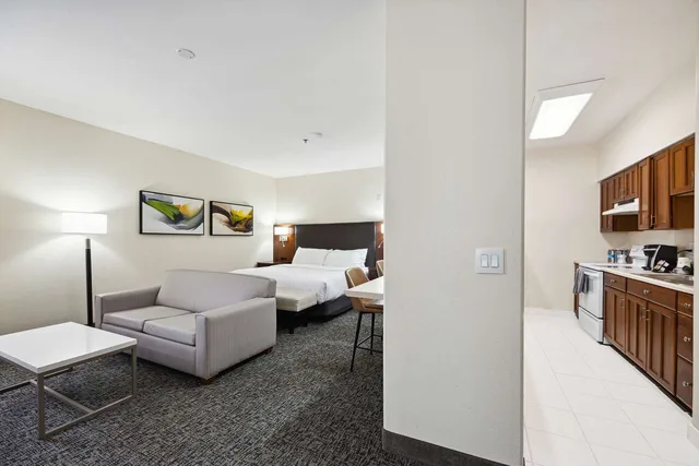 جناح بسرير كينج مع أريكة بمطبخ، Best Western Plus Downtown Inn & Suites 3/5
