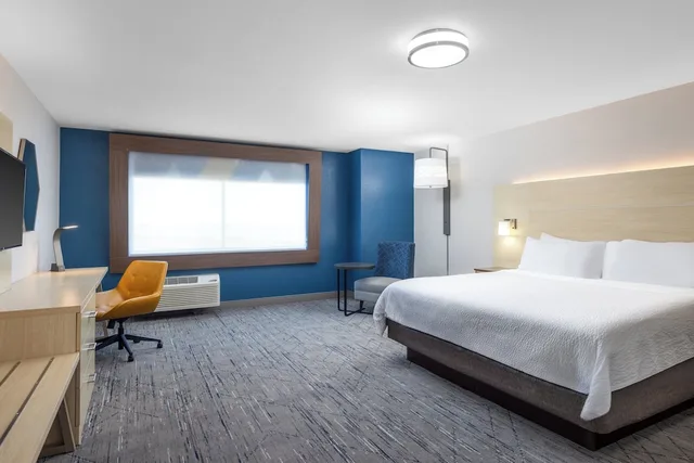 غرفة قياسية بسرير كينج لذوي الإعاقة، Holiday Inn Express Suites Phoenix West Buckeye 1/5