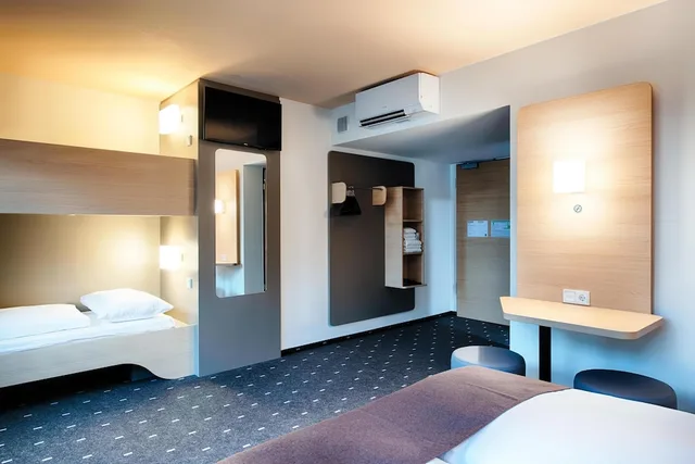غرفة رباعية بسرير بطابقين وسرير كوين، B&B Hotel Aachen-City 7/7