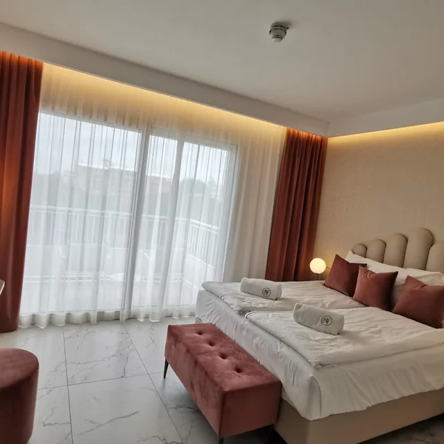 جناح ديلوكس، Hotel Astoria 6/10