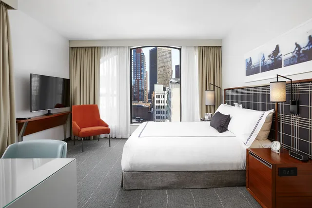 غرفة تنفيذية بسرير كينج، The Godfrey Hotel Boston 1/3