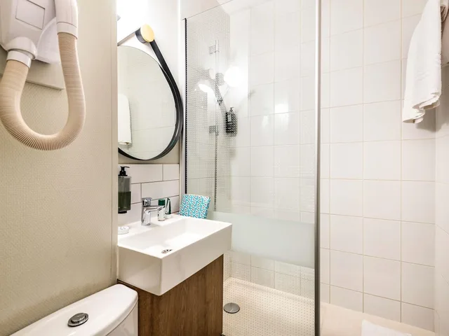 Standard, 1 Double and 1 Single Bed, Ibis Besanon Marchaux 4/4
