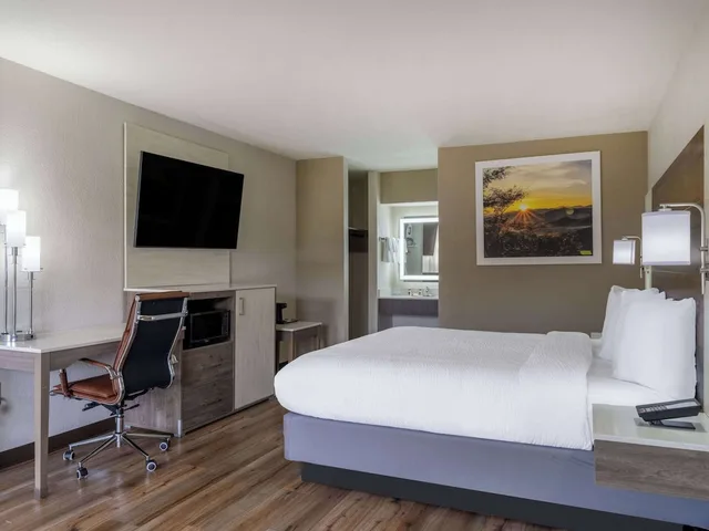 غرفة بسرير كينج، Days Inn by Wyndham Clemson 4/7