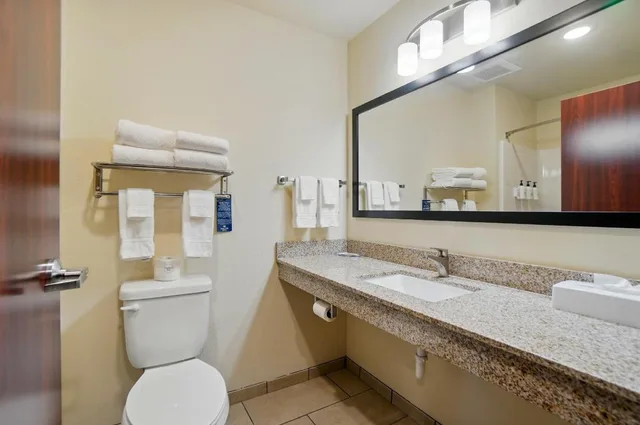 غرفة بسريرين كوين لذوي الإعاقة، Cobblestone Hotel & Suites - Russells Point at Indian Lake 4/5