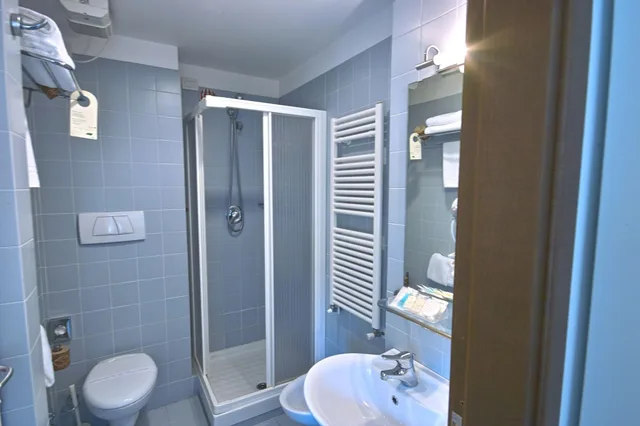 غرفة ثلاثية بشرفة بإطلالة جزئية على البحر، Hotel Approdo 6/10