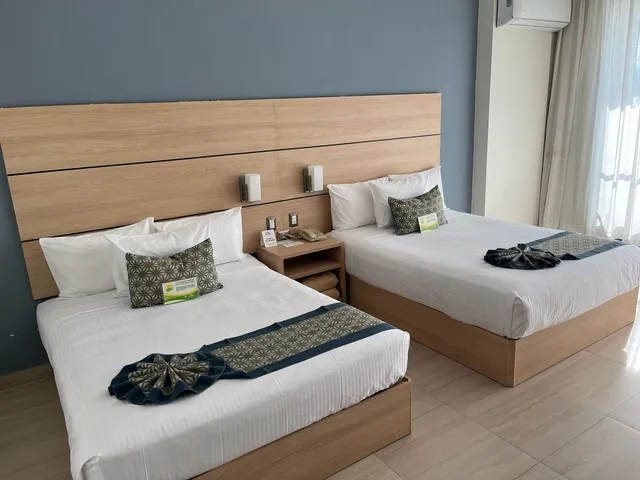 غرفة بسريرين بإطلالة على البحر، Ocean View Beach Hotel 1/3