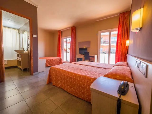 Room, Quadruple, Balcony, Tossa Beach Center 1/2