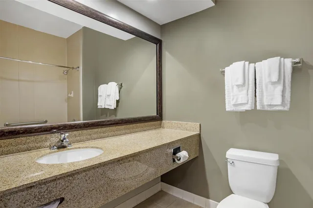 غرفة داخلية بسرير كينج، Best Western Plus Dixon Davis 7/8