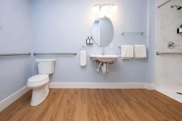 غرفة قياسية بسرير كينج لذوي الإعاقة، Church Street Inn Lenox 4/4