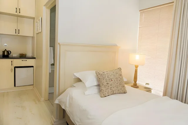Palais, Guest Room, Petite, Single Bed, Small، Four Palms Accommodation 2/3