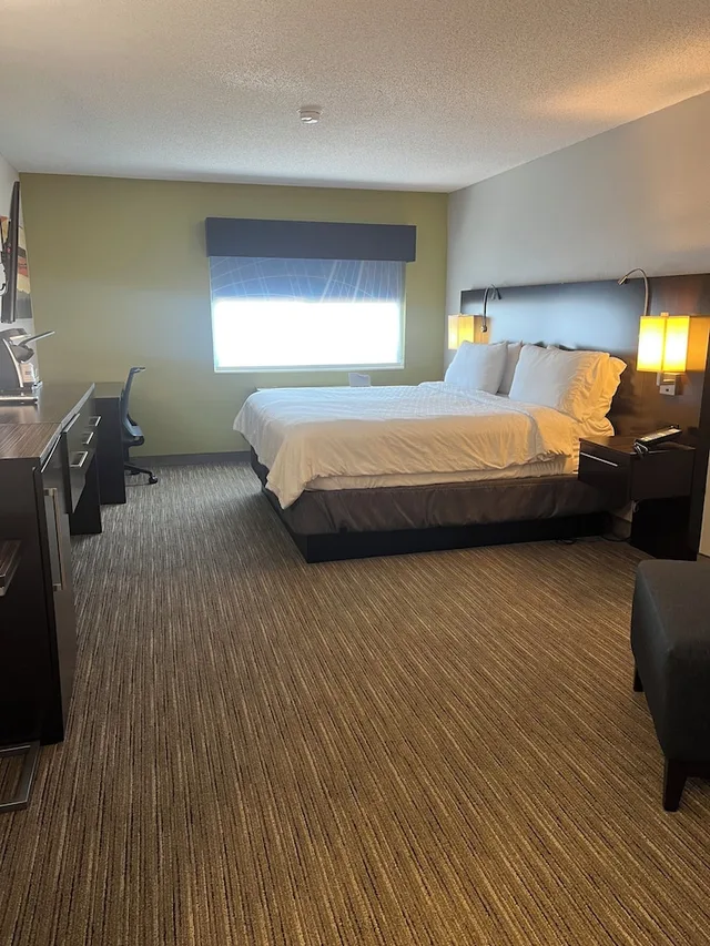 غرفة قياسية بسرير كينج، Holiday Inn Express Hotel Suites Beatrice 5/10