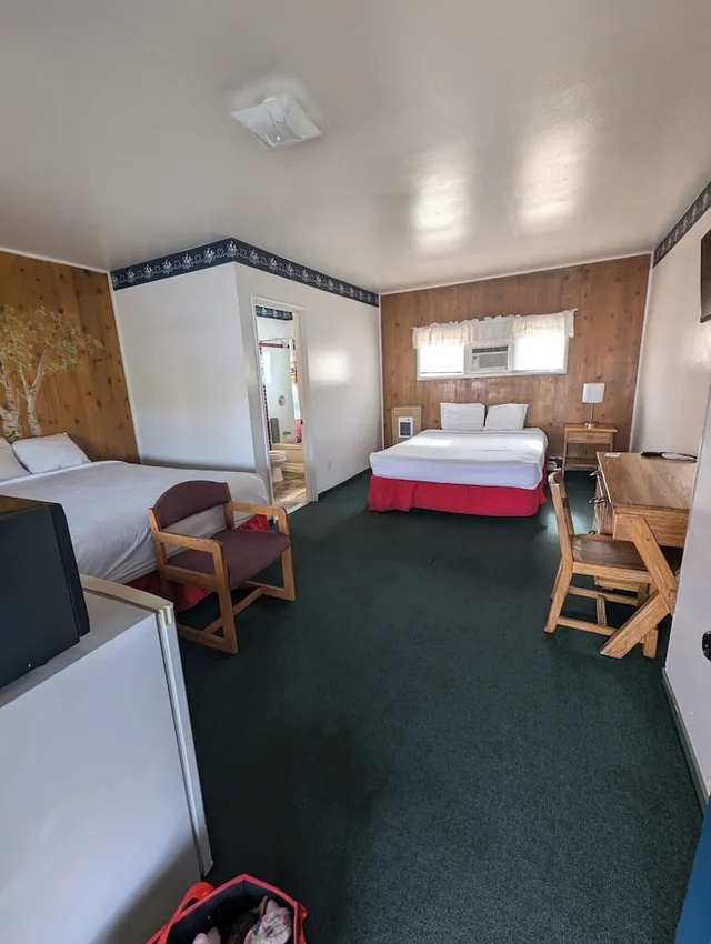 Room, Single, 2 Queen Beds، OYO Silver Spur Burns Hwy 20 2/3