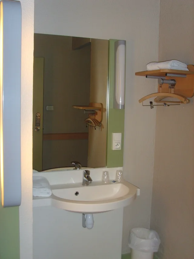 غرفة ثلاثية بسرير مزدوج وسرير بطابقين، Ibis Budget L Isle Adam 8/9