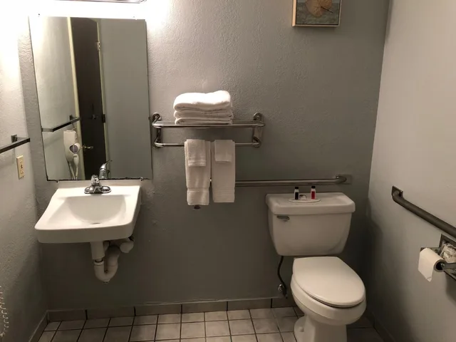 غرفة قياسية بسرير كوين لذوي الإعاقة، Super 8 By Wyndham Lake Charles Sulphur 4/8