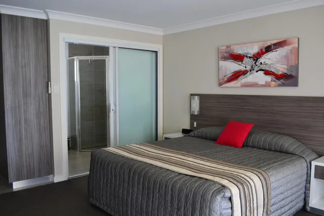 غرفة سوبيريور بسرير كينج، Cattlemans Country Motor Inn & Serviced Apartments 6/10
