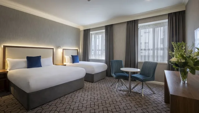غرفة قياسية ثلاثية بسرير مزدوج وسرير فردي بغرفة نوم واحدة، Eyre Square Hotel 3/5