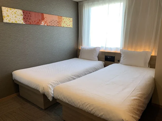 غرفة قياسية بسريرين منفصلين في طابق مرتفع، Henn na Hotel Tokyo Nishikasai 1/2