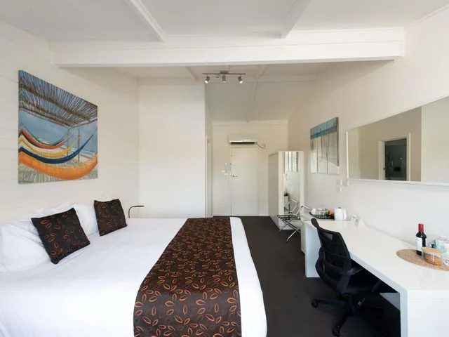غرفة سوبيريور بسرير كينج وسرير كوين بإطلالة على المسبح، Mercure Kangaroo Island Lodge 3/8