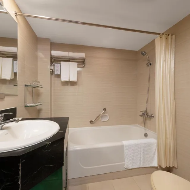 2 Bedrooms, Harmony, Suite، Guangdong Hotel Zhuhai Ex Guangdong Regency 7/7