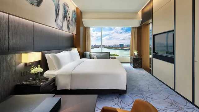 Swan, Premium, King Bed, Lake View, Club Lounge Access، Intercontinental Hotels Hefei 2/5