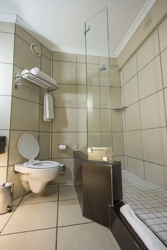 غرفة قياسية بسرير كوين، The Oasis Hotel 3/3