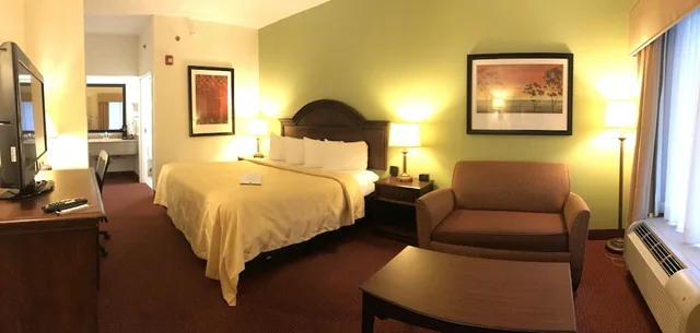 غرفة قياسية مفردة بسرير كينج مع أريكة، Quality Inn Walterboro I-95 5/6