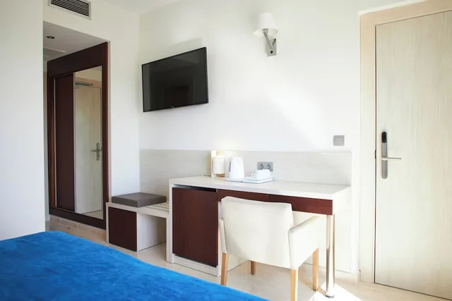 Superior, Triple, Twin Beds, Murphy Bed، Invisa Ereso - All Inclusive 2/3