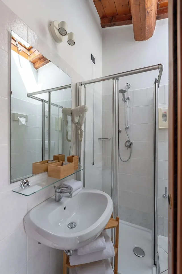 1 Bedroom, Triple, 1 Double and 1 Single Bed, ABC Comfort Hotel Mantua City Centre 6/6