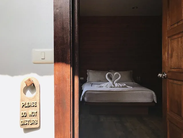 غرفة قياسية بسرير كوين بإطلالة على المسبح، The Nest Samui 2/4