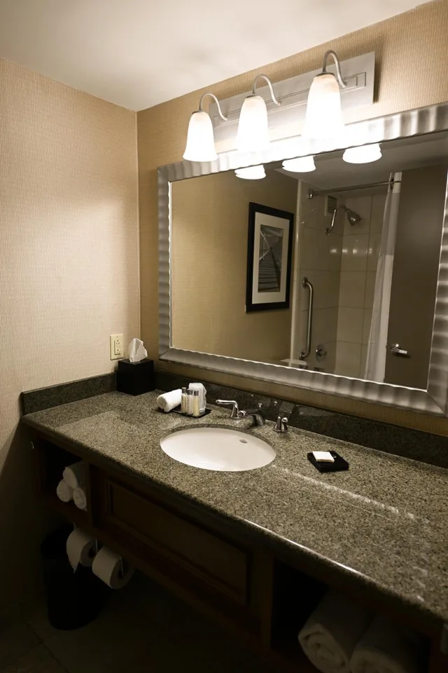 Room, 2 Queen Beds, The Hotel Ml 4/6