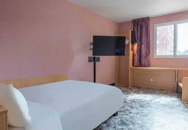 Room, Double Bed, Accessible, B&B HOTEL Amiens Centre Cathedrale 1/9