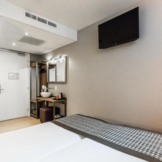 Souterrain Twin Room No Window، Melrose Hotel 4/6