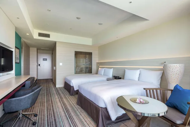 Guest Room, Twin Beds, Garden View, Hilton Okinawa Chatan Resort 2/5