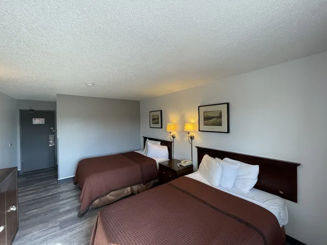 غرفة بسريرين مزدوجين، Magnuson Hotel Fort Wayne North Coliseum 1/10