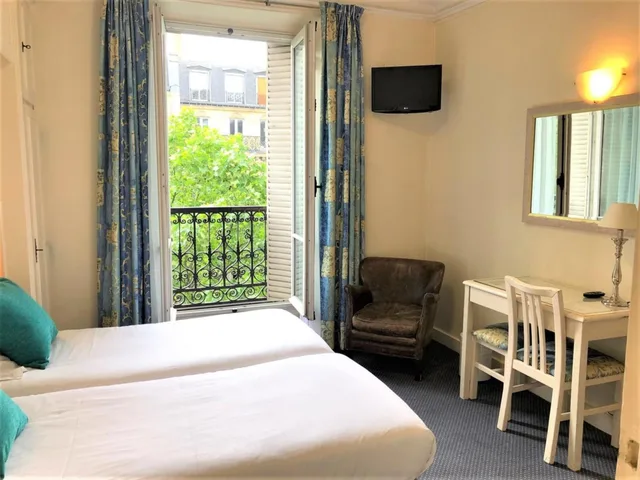 غرفة كلاسيكية بسريرين منفصلين، HOTEL DE SUEZ 3/8