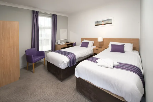 غرفة بسريرين منفصلين بإطلالة على البحر، Norbreck Hotel 2/6