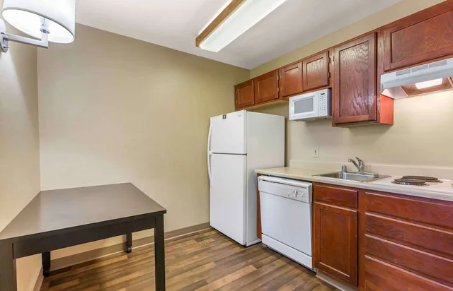 استوديو ديلوكس بسرير كوين مع أريكة، Extended Stay America Suites Phoenix Midtown 9/9