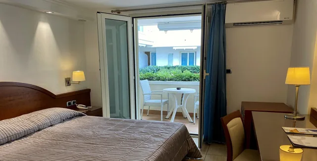غرفة ثلاثية بسريرين، HOTEL OLIMPICO 1/2