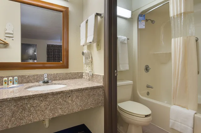 Standard, King Bed, Quality Inn Commerce at I-85 9/10