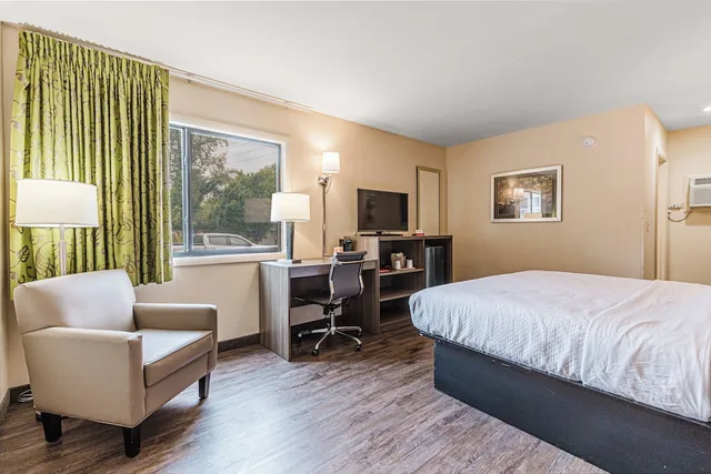 غرفة قياسية بسرير كينج، Econo Lodge Cherokee, NC 1/7