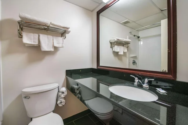 Room, King Bed, Accessible, Motel6 Tinton Falls, NJ - Neptune 7/10