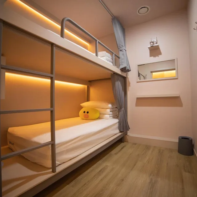 سكن مشترك بسريرين للنساء، Calistar Hotel 2/10