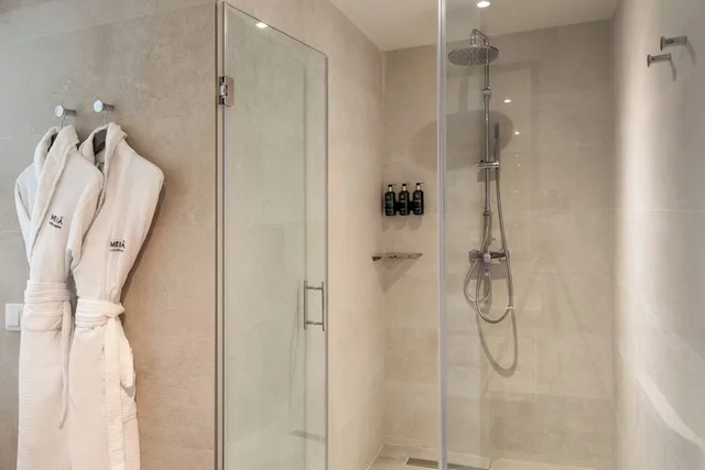 The Level, Premium, Double Bed, Sofa, Bathtub، Melia Madrid Serrano 4/4