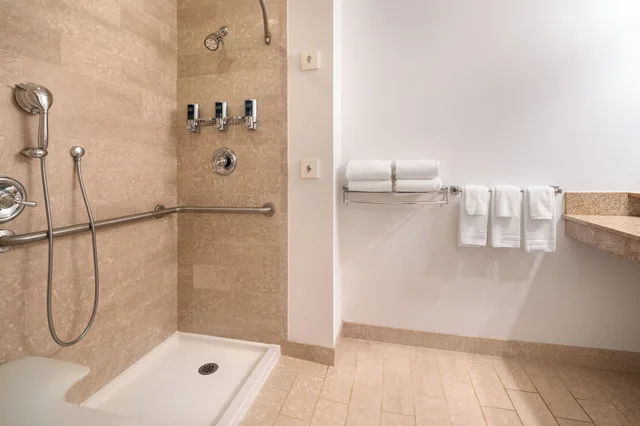 غرفة قياسية بسرير مزدوج، Four Points by Sheraton San Francisco Bay Bridge 5/7